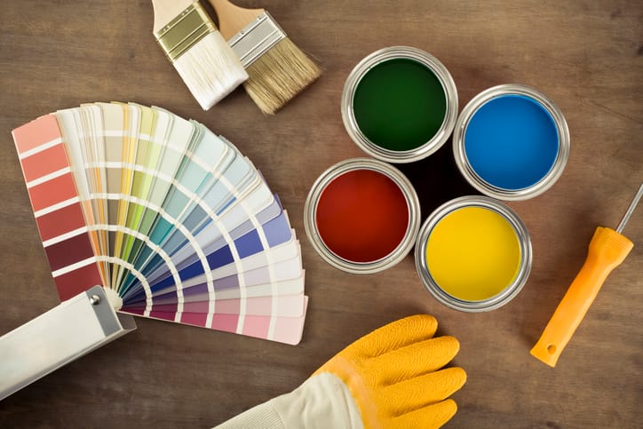 The Difference Between Stain and Paint in Terms of Maintenance