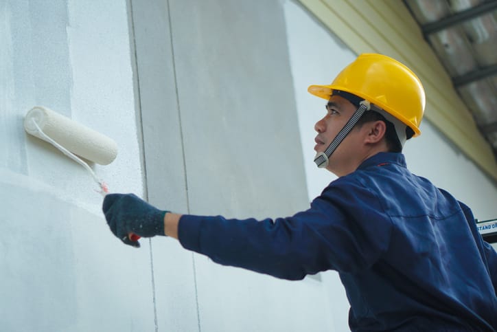 How weather affects commercial exterior painter work in Tampa FL